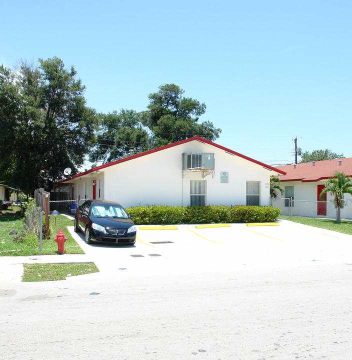 2721-2733 NW 13th Ct in Fort Lauderdale, FL - Building Photo