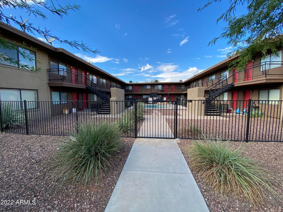 310 W Earll Dr in Phoenix, AZ - Building Photo