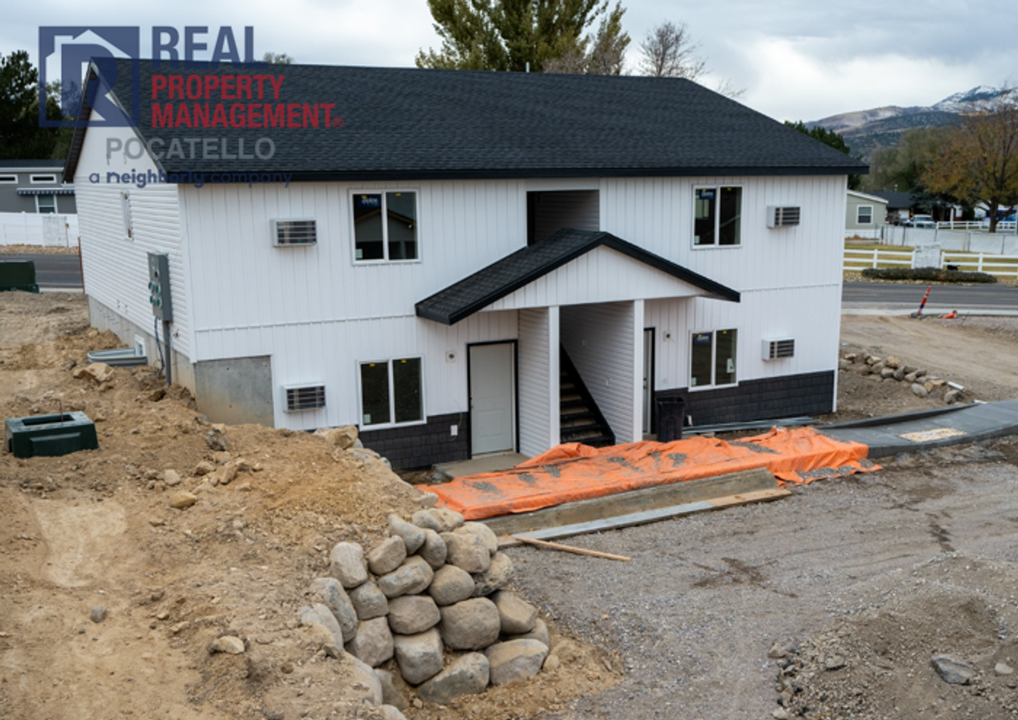954 Barton Rd in Pocatello, ID - Building Photo