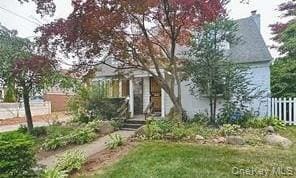 81 Gerard Ave in New Hyde Park, NY - Building Photo