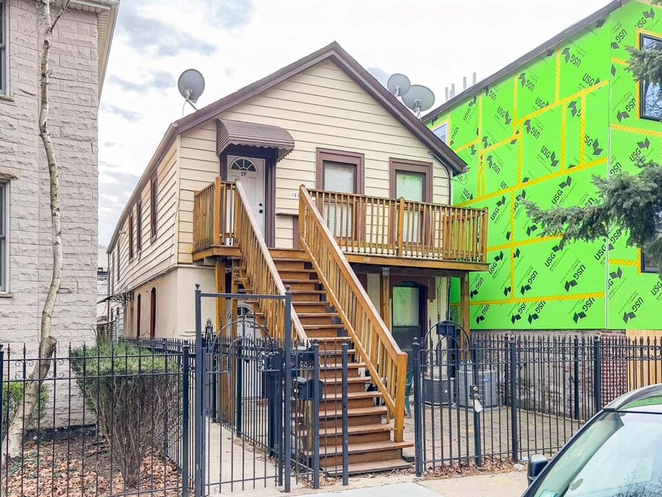 1653 W Superior St, Unit G02C in Chicago, IL - Building Photo