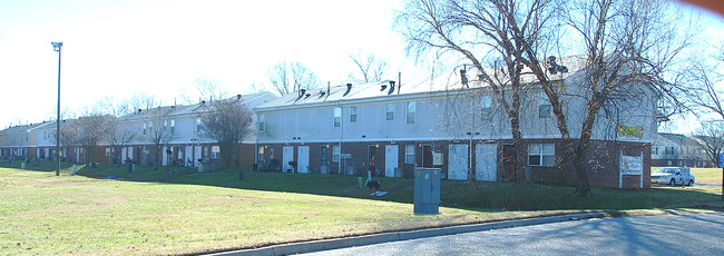 Meadow Landing North in Chesapeake, VA - Building Photo - Building Photo