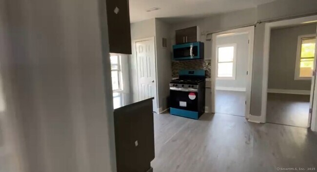 782 Hallett St, Unit 6 in Bridgeport, CT - Building Photo - Building Photo