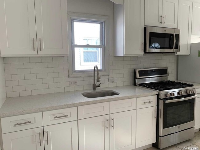 142-43 249th St-Unit -1 in Queens, NY - Foto de edificio - Building Photo