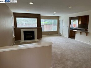 7187 Briza Loop in San Ramon, CA - Building Photo - Building Photo