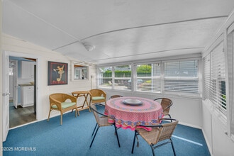 317 Philadelphia Blvd in Sea Girt, NJ - Foto de edificio - Building Photo