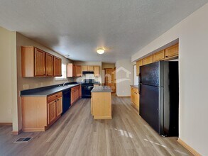 1162 McNeil Dr in Blacklick, OH - Foto de edificio - Building Photo