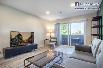 110 Sweetzer Ave in Los Angeles, CA - Building Photo - Building Photo