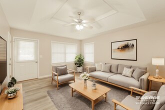 402 Maple Ave in Smithville, MO - Foto de edificio - Building Photo