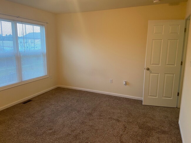 83 Myatt Ct in Inwood, WV - Building Photo - Building Photo