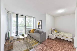 250 St George St in Toronto, ON - Building Photo