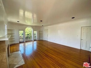 942 S Mansfield Ave in Los Angeles, CA - Building Photo - Building Photo