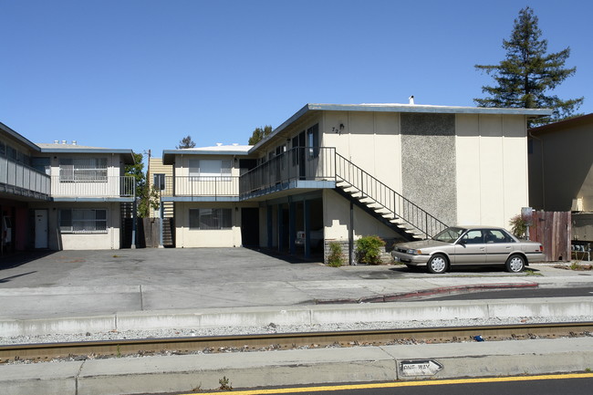 721 Chestnut St in Redwood City, CA - Foto de edificio - Building Photo