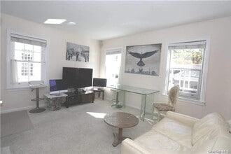 1392 Old Northern Blvd in Roslyn, NY - Building Photo - Building Photo