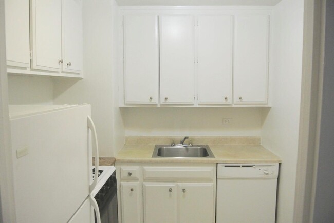 85-15 Main St in Queens, NY - Building Photo - Building Photo