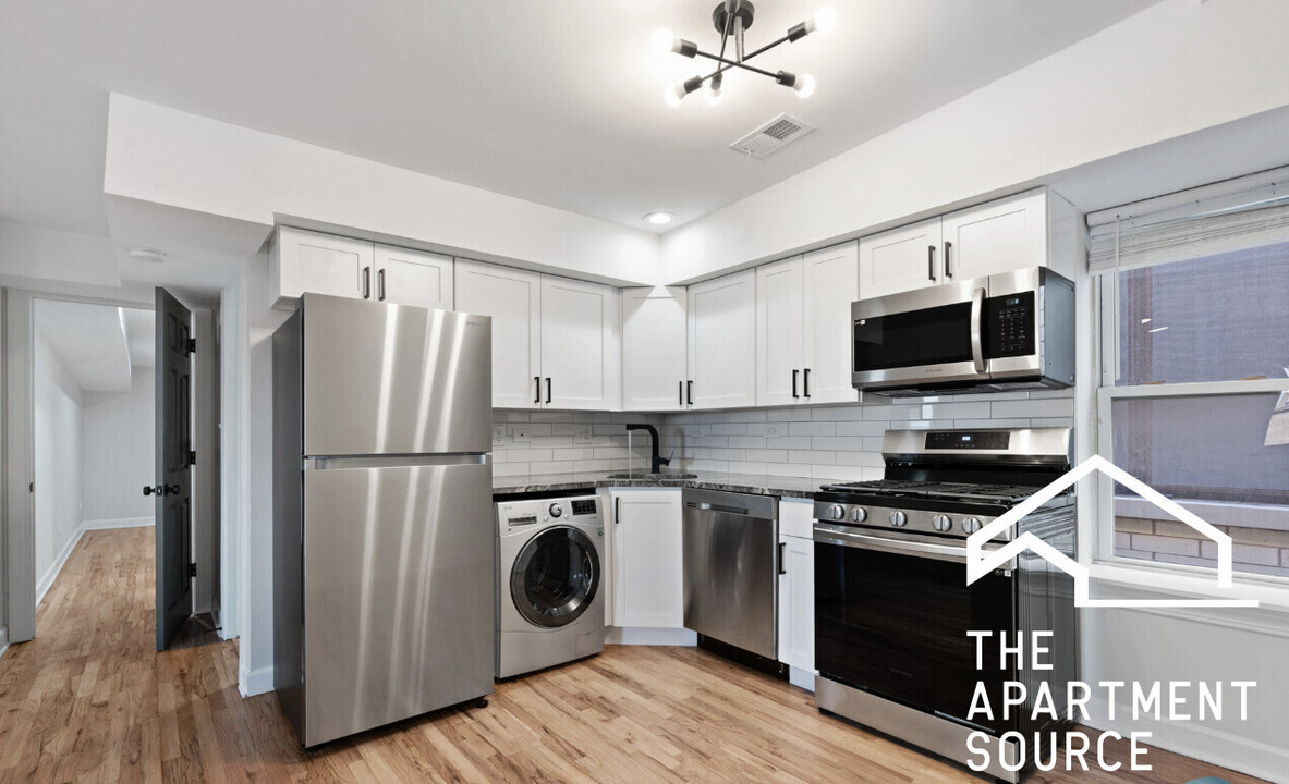 1112 W 18th St, Unit 3F in Chicago, IL - Building Photo
