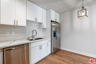 2232 W 24th St in Los Angeles, CA - Building Photo - Building Photo