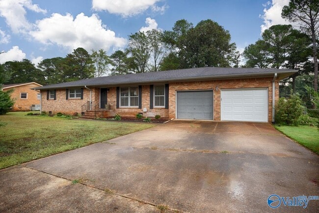 2105 Shannonhouse Rd SW in Huntsville, AL - Building Photo - Building Photo