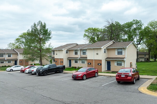 Ashbrooke Apartments in Lee's Summit, MO - Building Photo - Primary Photo