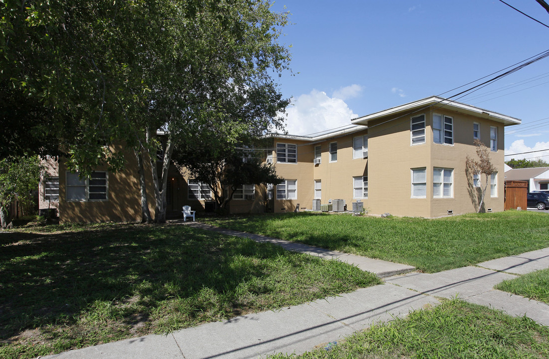 1301 Sixth St in Corpus Christi, TX - Building Photo