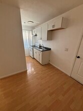 1811 N Lincoln St in Burbank, CA - Building Photo - Building Photo