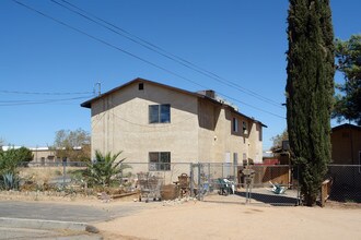 16060 Orange St in Hesperia, CA - Foto de edificio - Building Photo