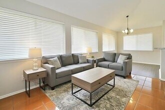 9727 Pinehurst Ln in Dallas, TX - Building Photo - Building Photo