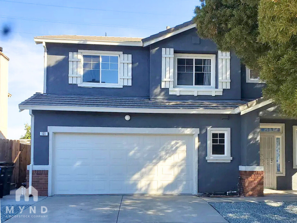 101 Greenmeadow Cir, Unit 740-3D in Pittsburg, CA - Foto de edificio