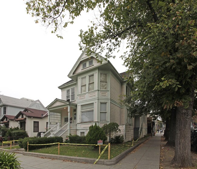 273 E San Fernando St in San Jose, CA - Foto de edificio - Building Photo