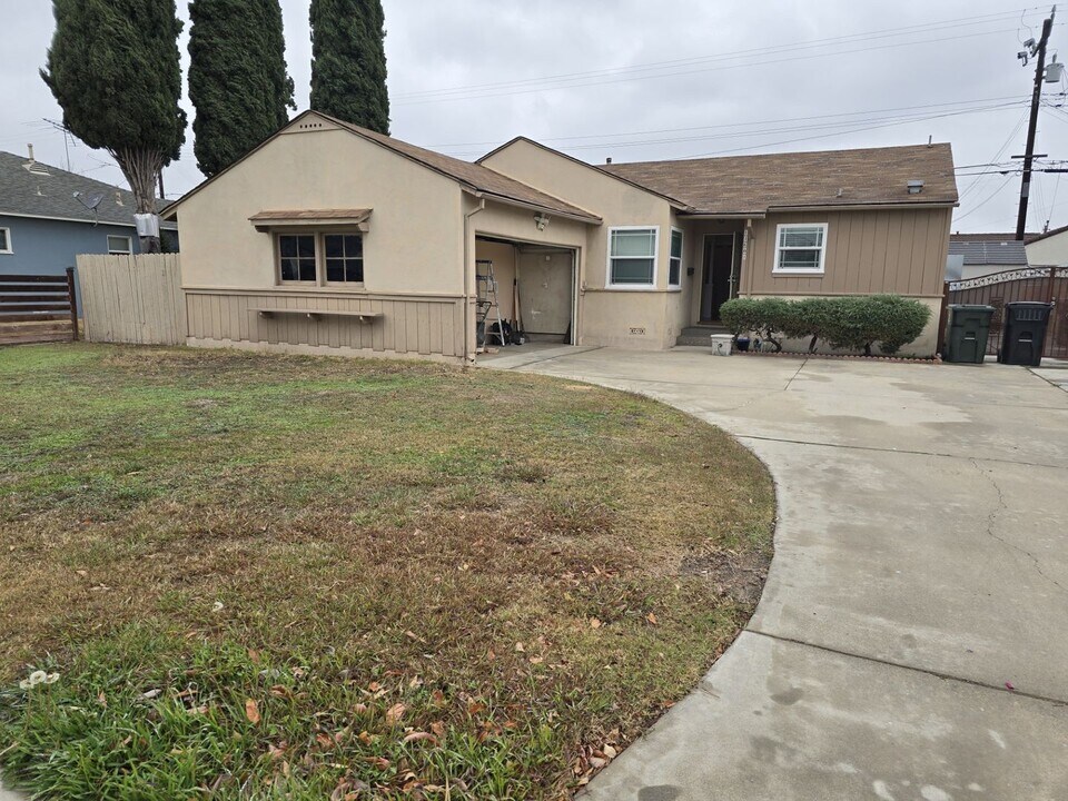 11601 Samuel Dr in Garden Grove, CA - Building Photo