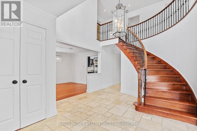 310 Hidden Trail in Toronto, ON - Building Photo - Building Photo