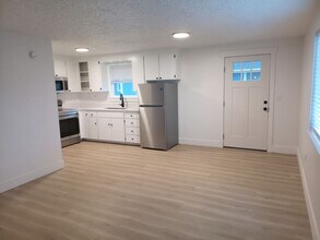 412 SE Oar Ave in Lincoln City, OR - Building Photo - Building Photo