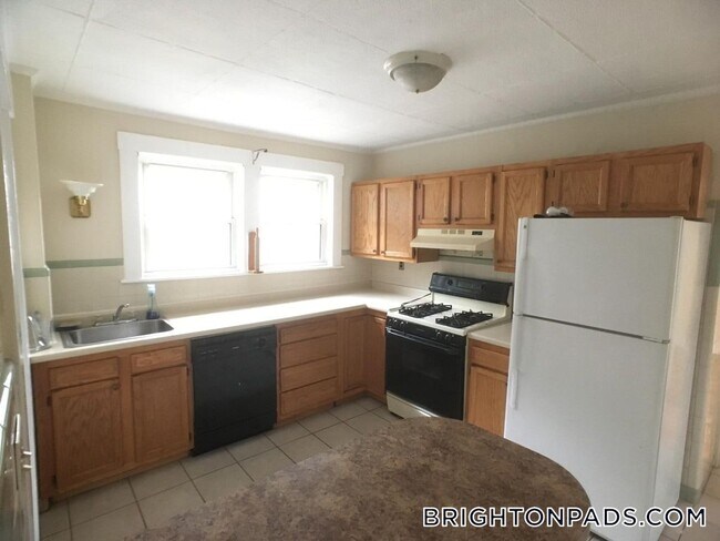 102 Nonantum St in Boston, MA - Building Photo - Building Photo