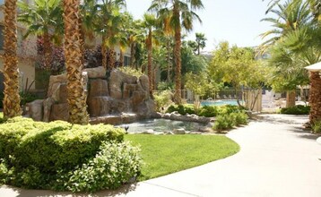 7163 S Durango Dr in Las Vegas, NV - Building Photo - Building Photo