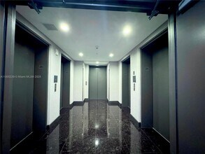 1800 S Ocean Dr in Hallandale Beach, FL - Building Photo - Building Photo