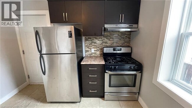 1544 King St E in Hamilton, ON - Building Photo - Building Photo