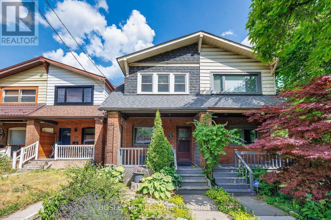 169 Kingston Rd in Toronto, ON - Building Photo