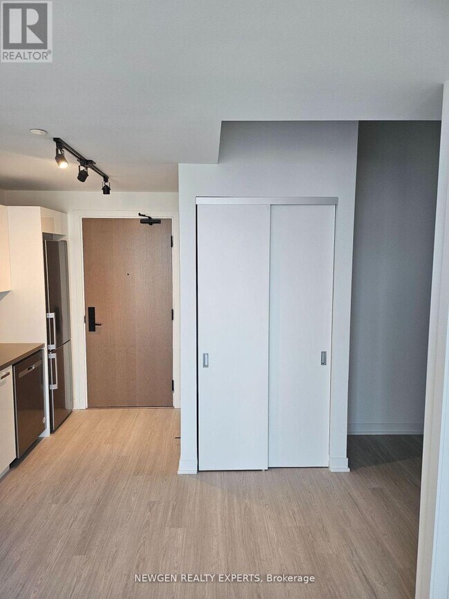 195 McCaul St in Toronto, ON - Building Photo - Building Photo