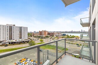 143 Old River Rd in Edgewater, NJ - Building Photo - Building Photo