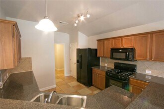 602 Red Bud Cove in Leander, TX - Foto de edificio - Building Photo