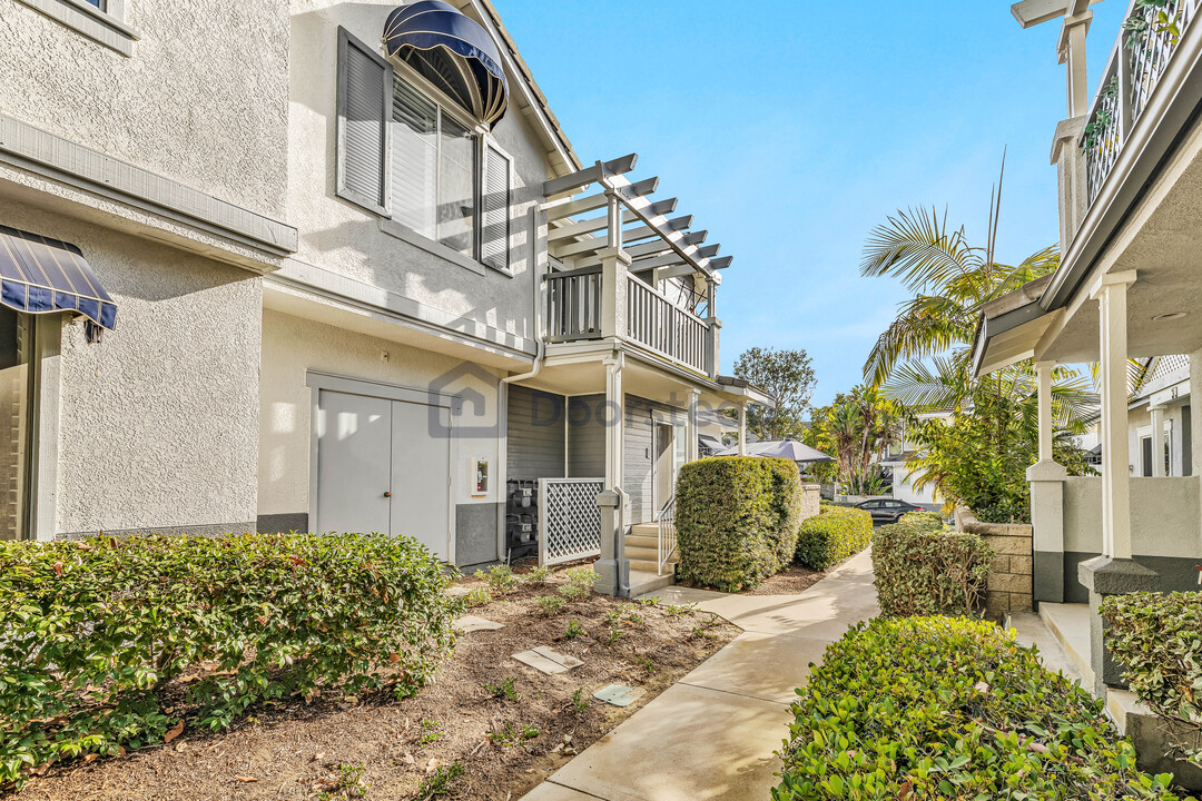 21 Carlsbad Ln in Aliso Viejo, CA - Foto de edificio