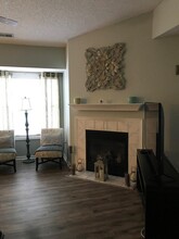 4146 Breezewood Dr-Unit -202 in Wilmington, NC - Foto de edificio - Building Photo