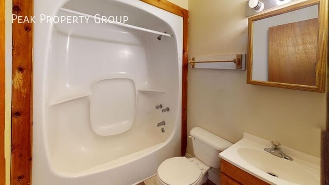 1366 Indianola Ave in Columbus, OH - Building Photo - Building Photo