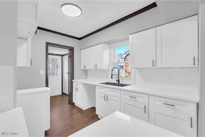 135 W Bagley Rd in Berea, OH - Foto de edificio