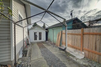 2125 Cedar St in Everett, WA - Building Photo - Building Photo