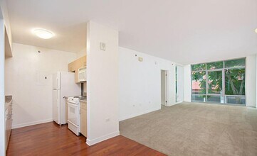 425 W Beech, Unit 327 in San Diego, CA - Building Photo - Building Photo