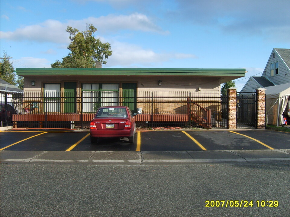 Hillcrest Apartments in Anchorage, AK - Building Photo