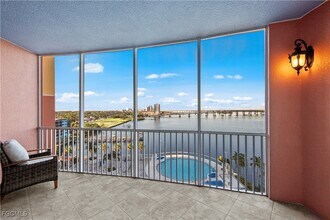2745 First St in Ft. Myers, FL - Foto de edificio - Building Photo