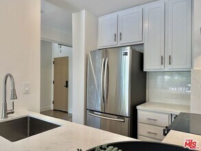 999 N Doheny Dr, Unit 904 in West Hollywood, CA - Foto de edificio - Building Photo