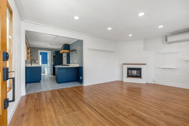 3219 W Chandler Blvd in Burbank, CA - Building Photo - Building Photo